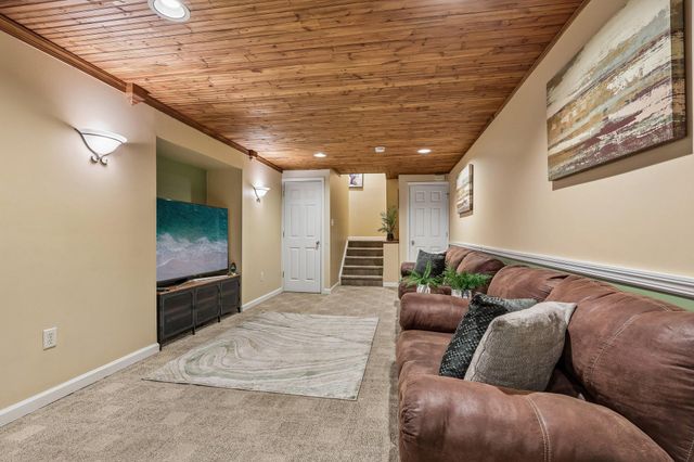 602 RED ROCK CIR, Royersford, PA 19468