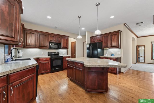 5420 S 164th Street, Omaha, NE 68135