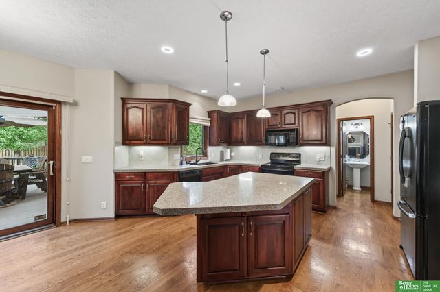 5420 S 164th Street, Omaha, NE 68135