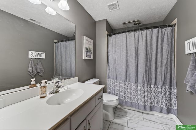 5420 S 164th Street, Omaha, NE 68135
