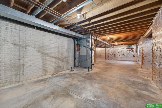 5420 S 164th Street, Omaha, NE 68135