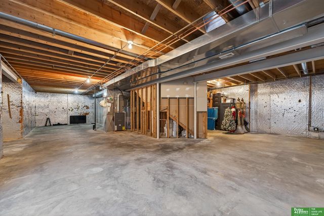 5420 S 164th Street, Omaha, NE 68135