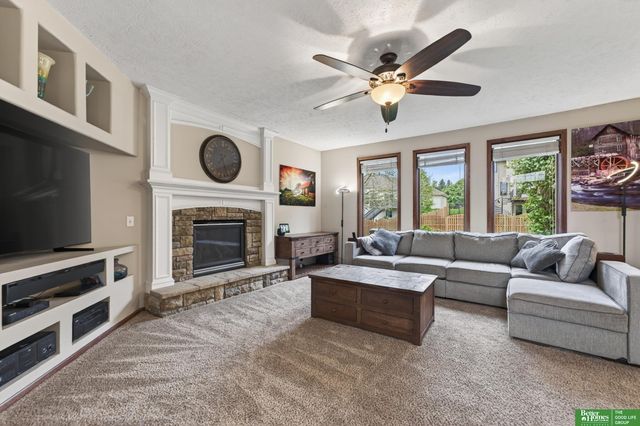 5420 S 164th Street, Omaha, NE 68135