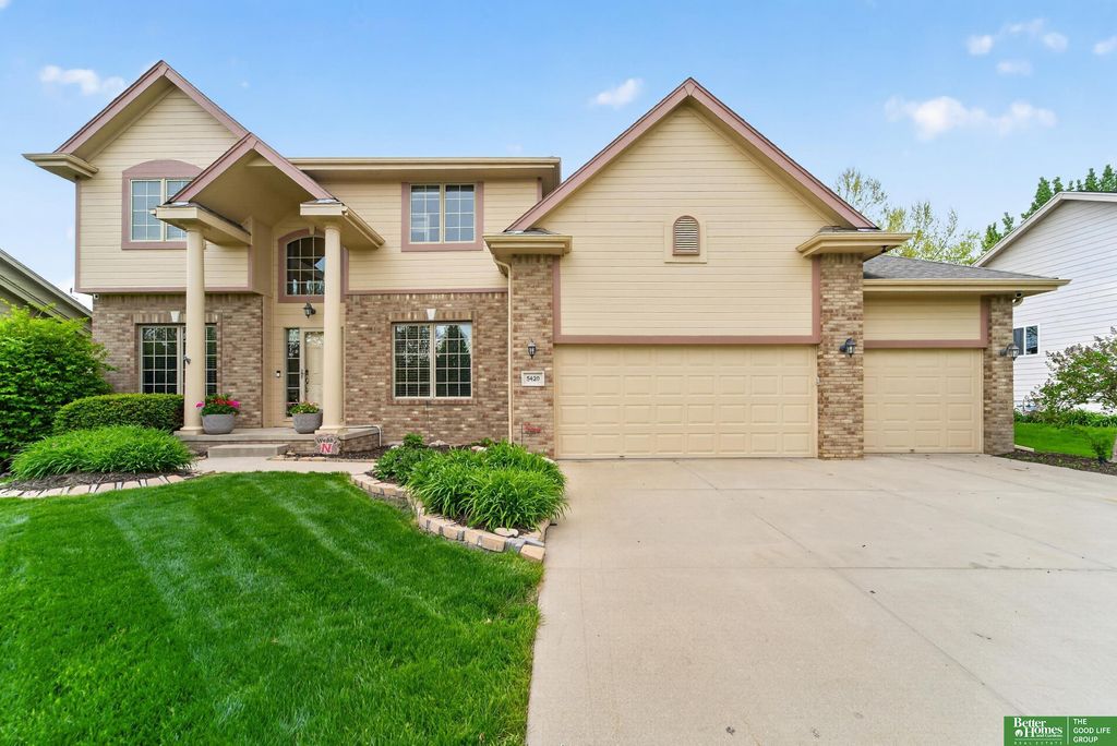 5420 S 164th Street, Omaha, NE 68135