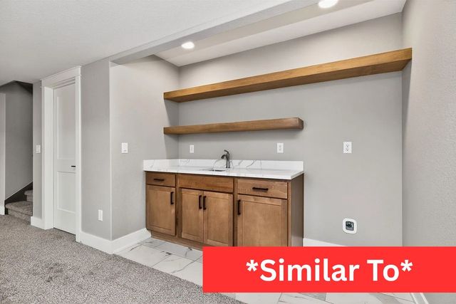 614 NE Doe Pointe Drive, Ankeny, IA 50021