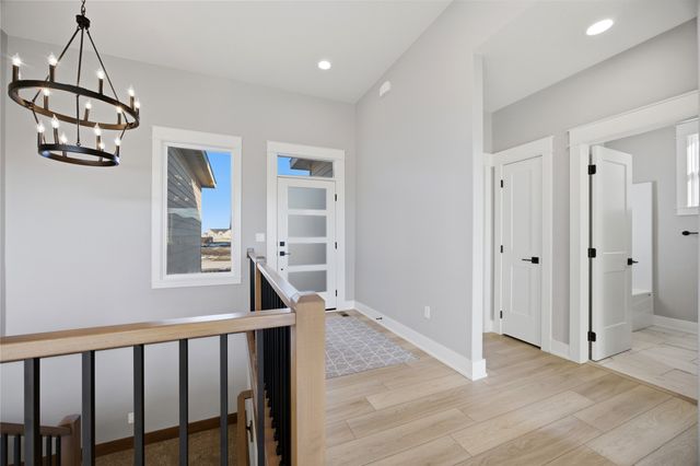 614 NE Doe Pointe Drive, Ankeny, IA 50021