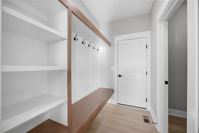 614 NE Doe Pointe Drive, Ankeny, IA 50021