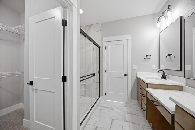 614 NE Doe Pointe Drive, Ankeny, IA 50021