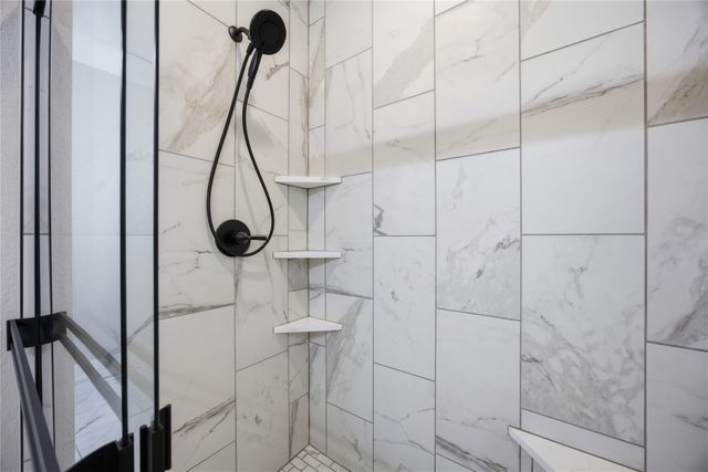 614 NE Doe Pointe Drive, Ankeny, IA 50021