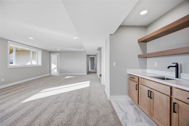 614 NE Doe Pointe Drive, Ankeny, IA 50021