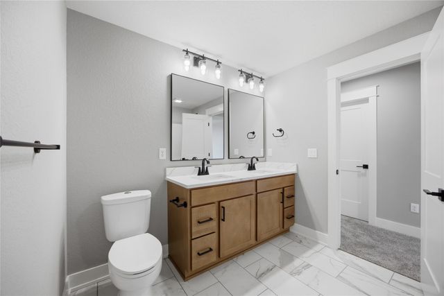 614 NE Doe Pointe Drive, Ankeny, IA 50021