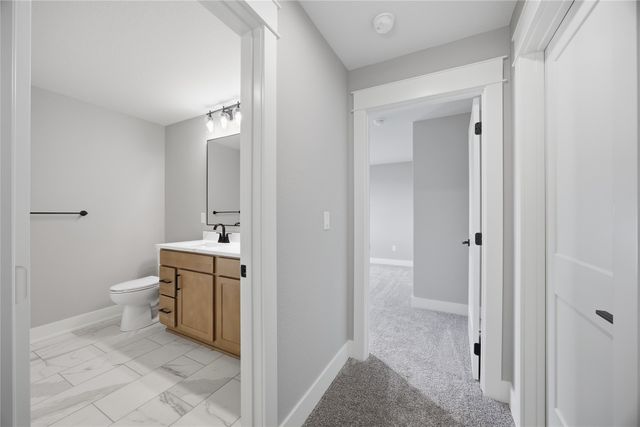 614 NE Doe Pointe Drive, Ankeny, IA 50021