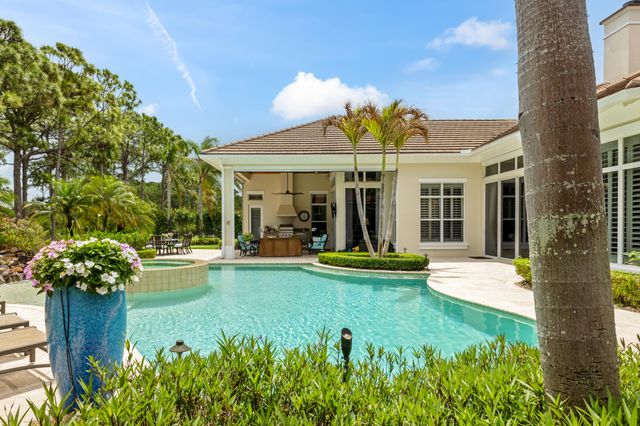 10135 SE Sandpine Lane, Hobe Sound, FL 33455