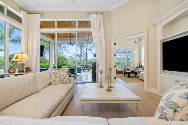 10135 SE Sandpine Lane, Hobe Sound, FL 33455