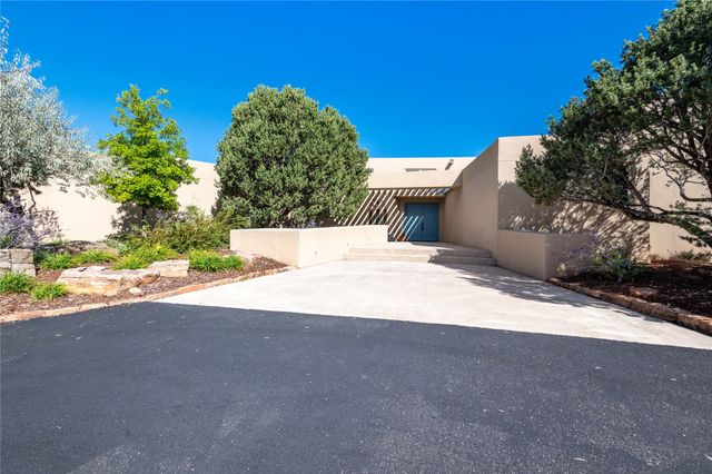26 Aloe Circle, Santa Fe, NM 87506