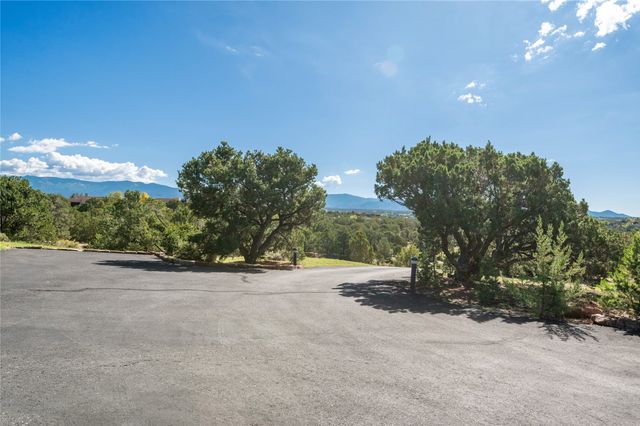26 Aloe Circle, Santa Fe, NM 87506