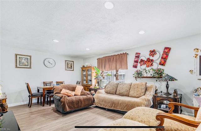 24 Saint Albans DR, Hampton, VA 23669