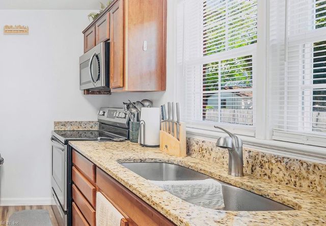 24 Saint Albans DR, Hampton, VA 23669