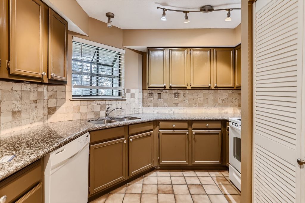 16301 Ledgemont Lane 257, Addison, TX 75001