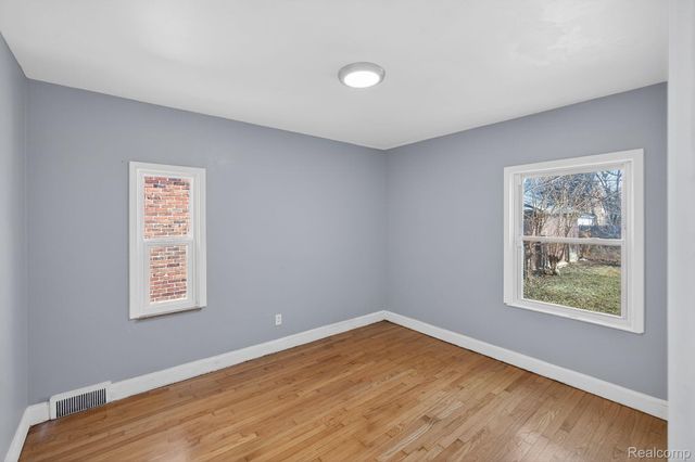 9988 Somerset Avenue, Detroit, MI 48224