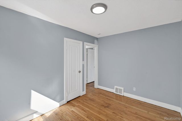 9988 Somerset Avenue, Detroit, MI 48224