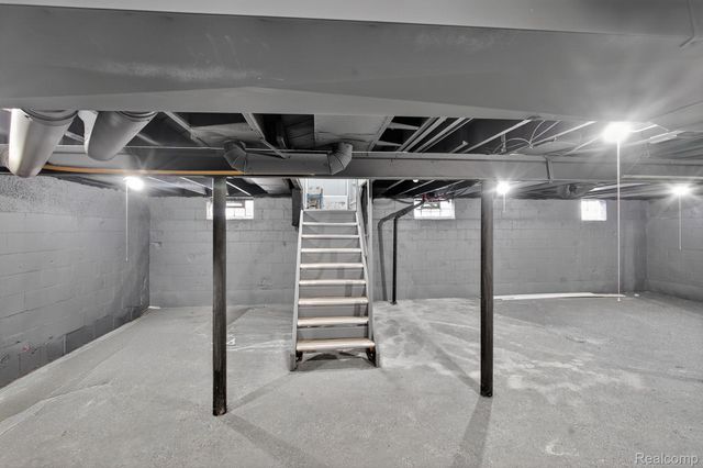 9988 Somerset Avenue, Detroit, MI 48224