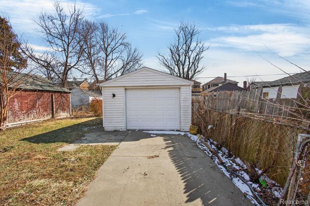 9988 Somerset Avenue, Detroit, MI 48224