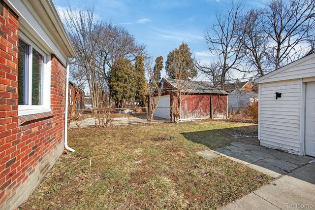 9988 Somerset Avenue, Detroit, MI 48224