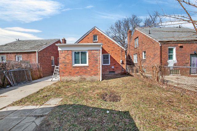 9988 Somerset Avenue, Detroit, MI 48224