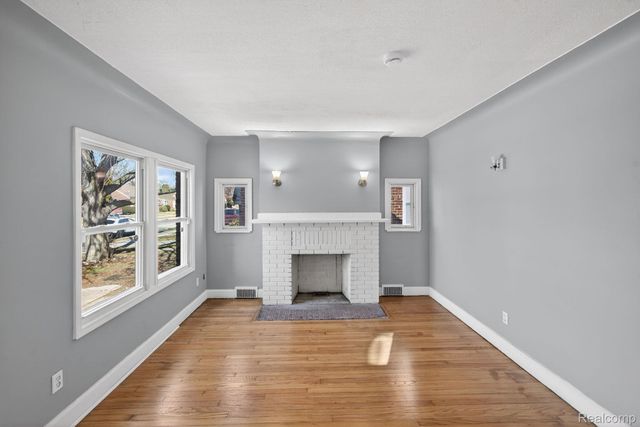 9988 Somerset Avenue, Detroit, MI 48224