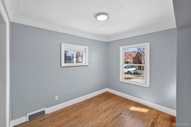 9988 Somerset Avenue, Detroit, MI 48224