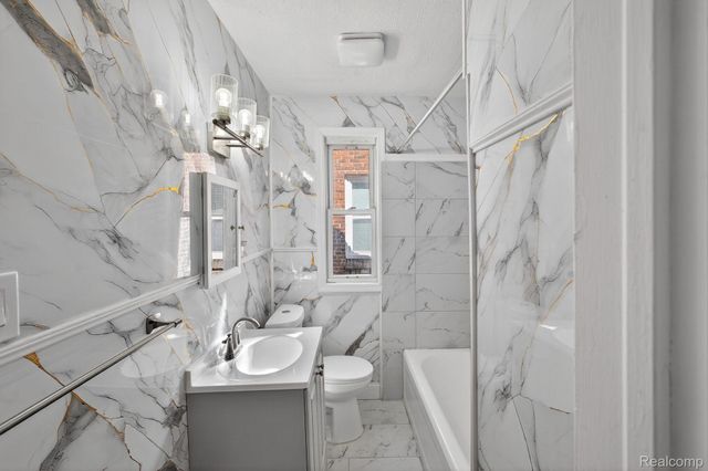 9988 Somerset Avenue, Detroit, MI 48224