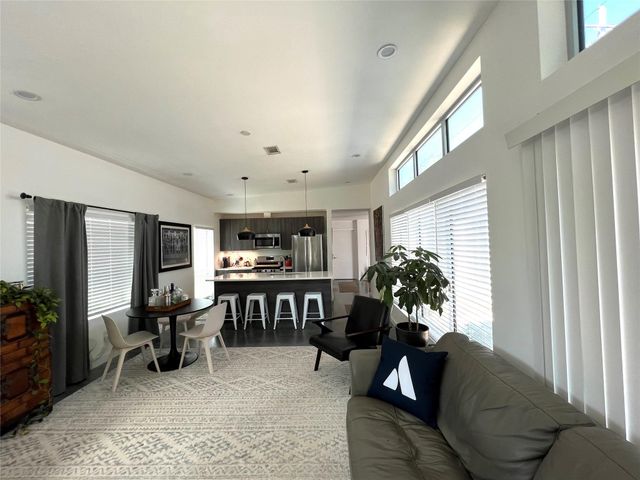 1159 Perry RD A, Austin, TX 78721