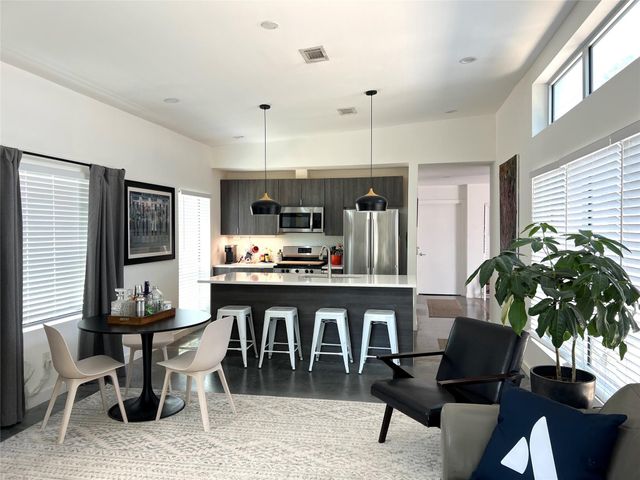 1159 Perry RD A, Austin, TX 78721