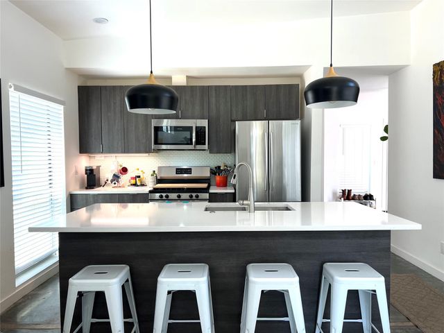 1159 Perry RD A, Austin, TX 78721