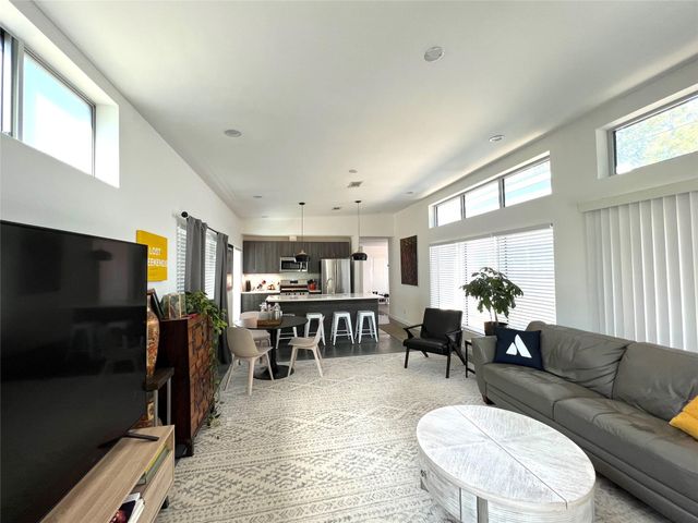 1159 Perry RD A, Austin, TX 78721