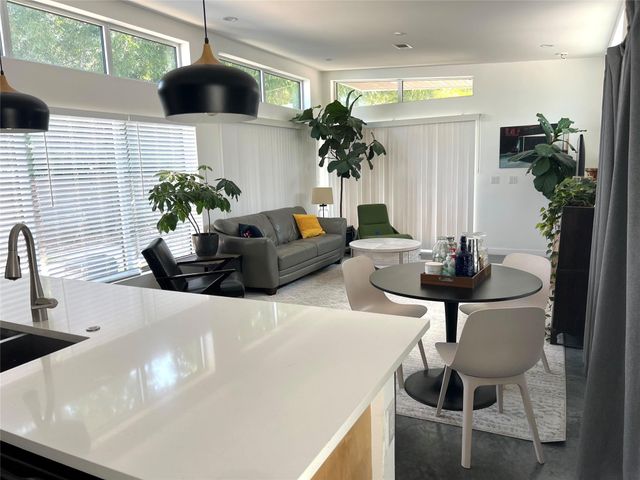 1159 Perry RD A, Austin, TX 78721