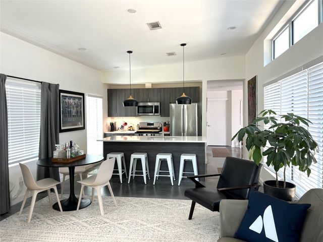 1159 Perry RD A, Austin, TX 78721