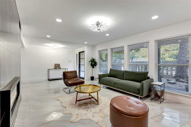 1726 Peer Drive, Houston, TX 77043