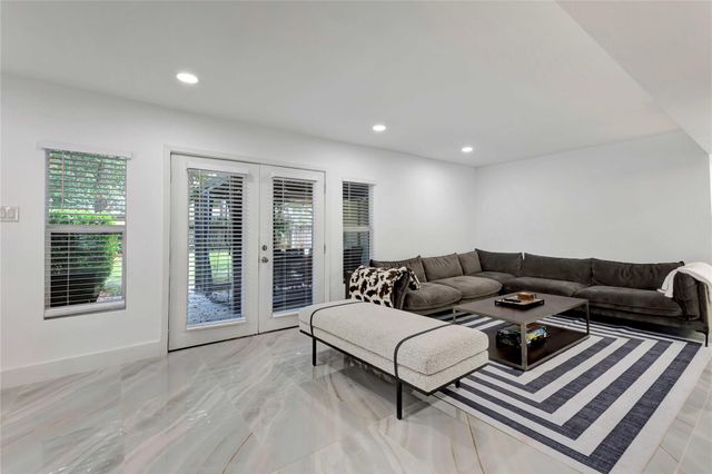 1726 Peer Drive, Houston, TX 77043