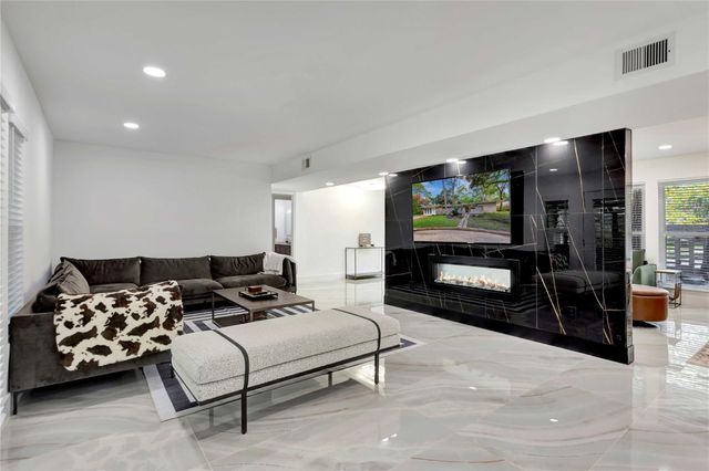 1726 Peer Drive, Houston, TX 77043