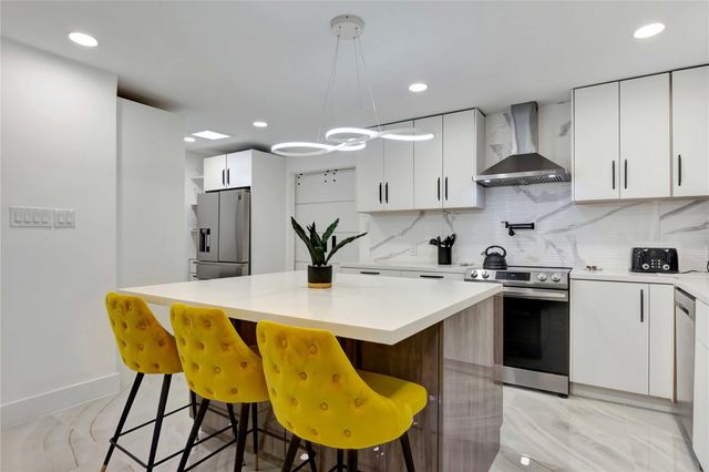 1726 Peer Drive, Houston, TX 77043