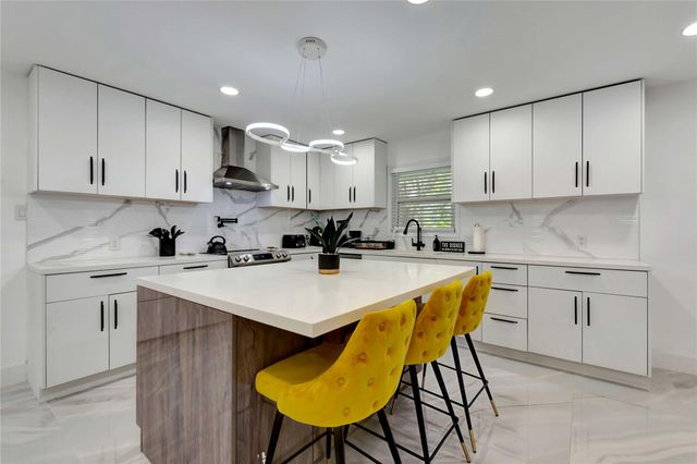 1726 Peer Drive, Houston, TX 77043