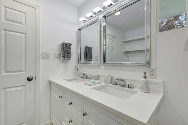 1726 Peer Drive, Houston, TX 77043