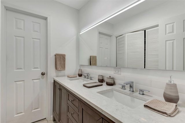 1726 Peer Drive, Houston, TX 77043