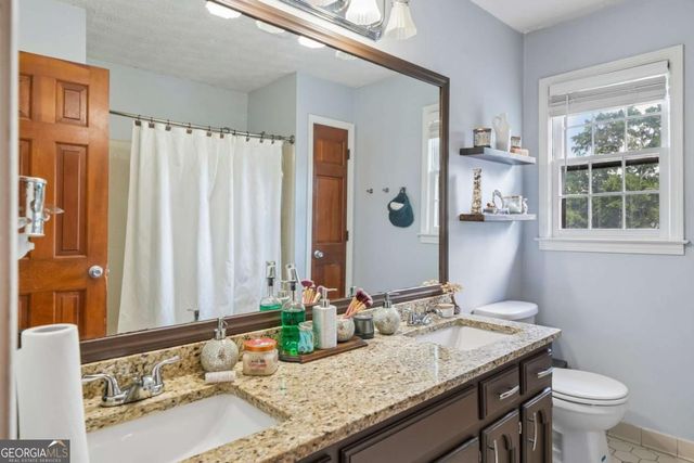 2588 Hickory Cove SW, Lilburn, GA 30047