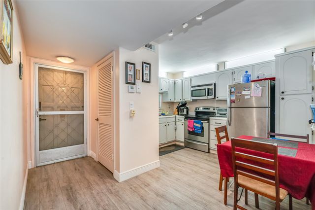8930 S Hollybrook Boulevard 209, Pembroke Pines, FL 33025