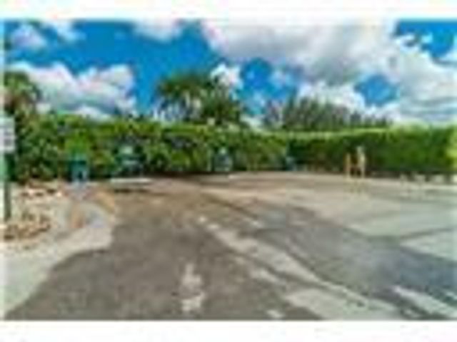 8930 S Hollybrook Boulevard 209, Pembroke Pines, FL 33025