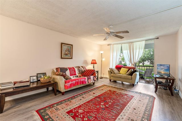 8930 S Hollybrook Boulevard 209, Pembroke Pines, FL 33025