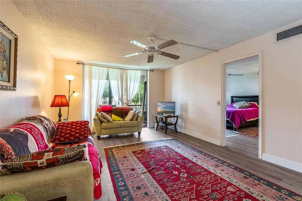 8930 S Hollybrook Boulevard 209, Pembroke Pines, FL 33025